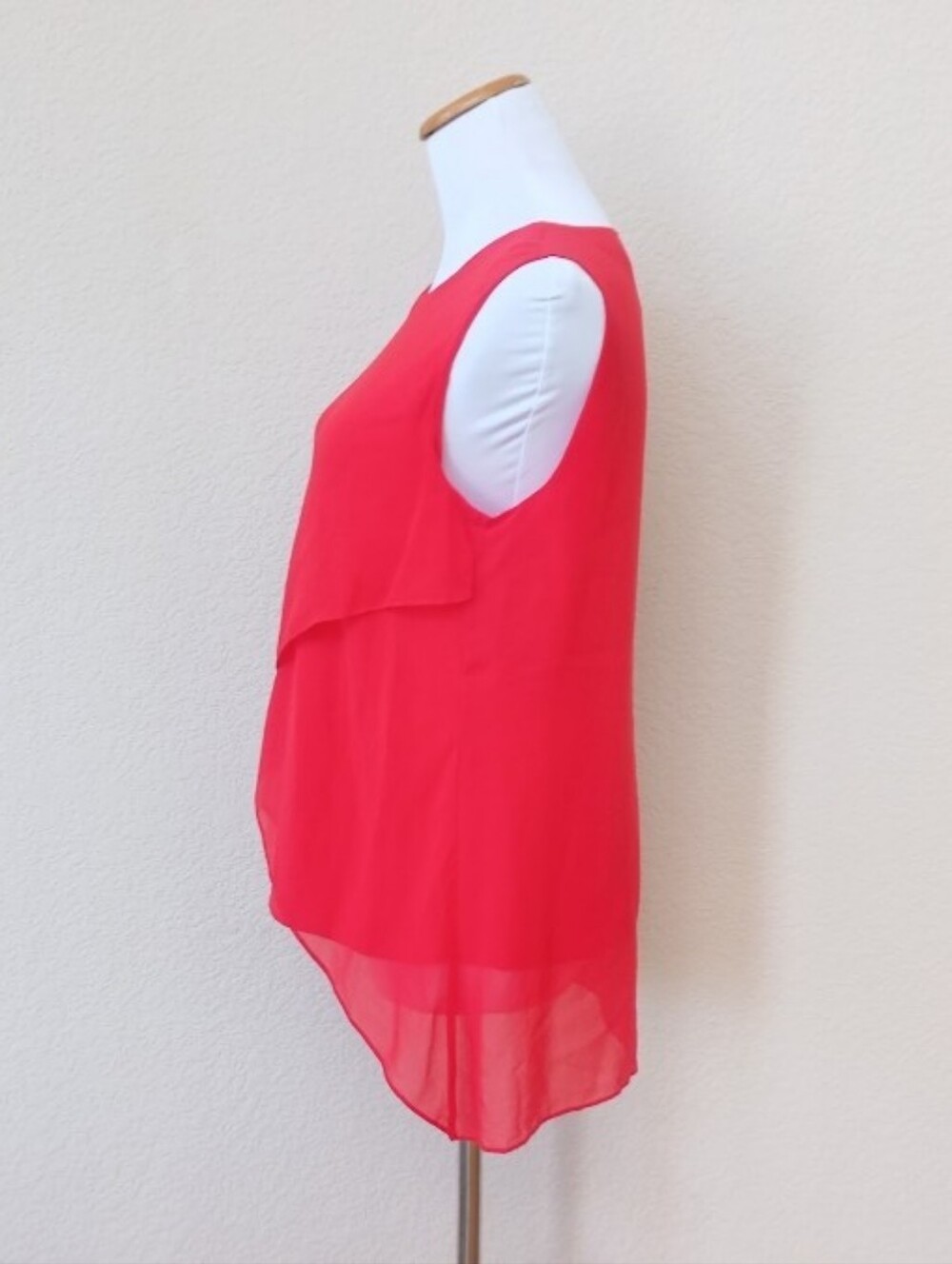 🤍 BCBGMaxAzria red silk asymmetrical blouse - Picture 5 of 9